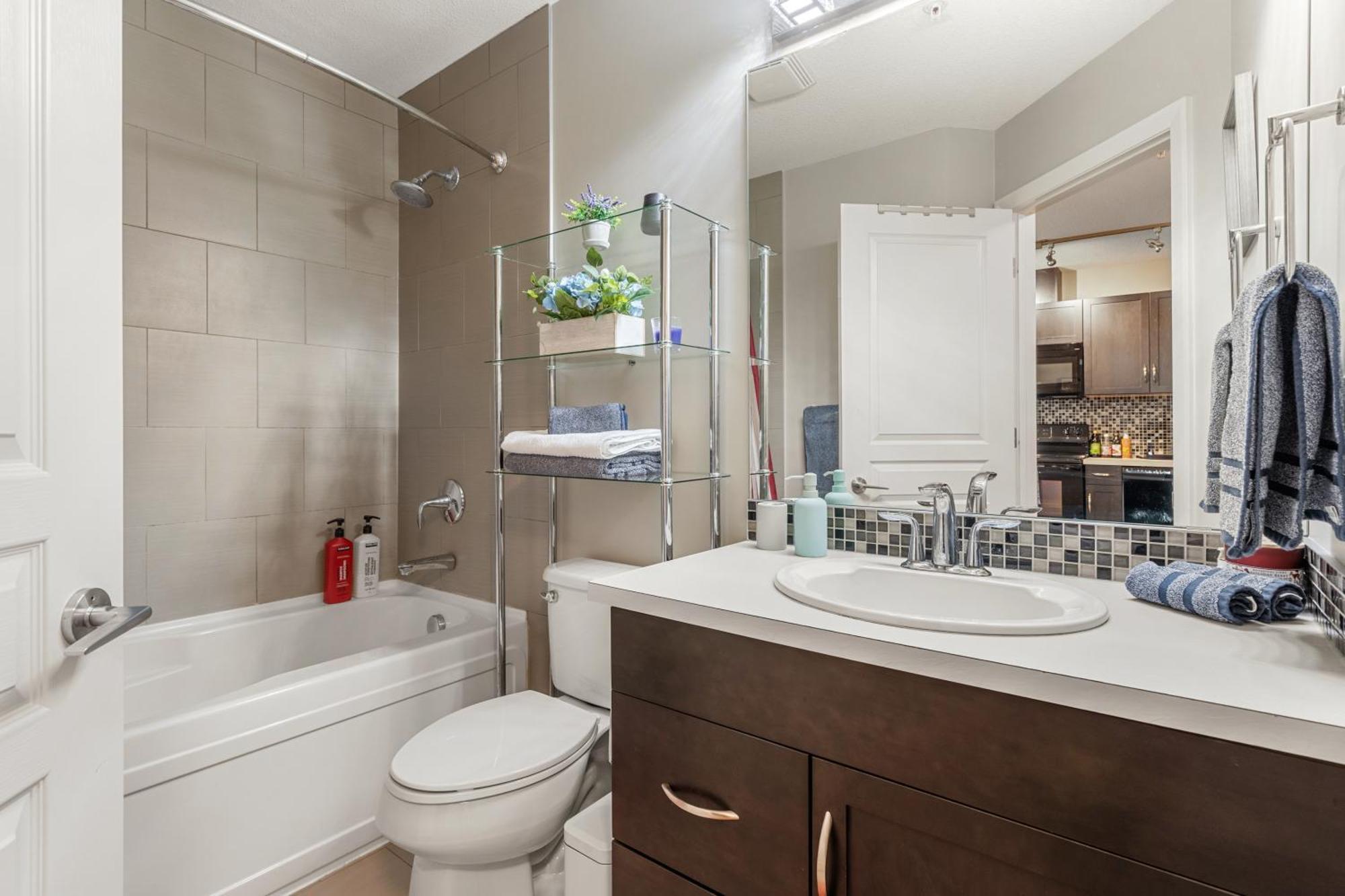 City Centre Retreat - 1Br Condo With Desk 卡加利 外观 照片