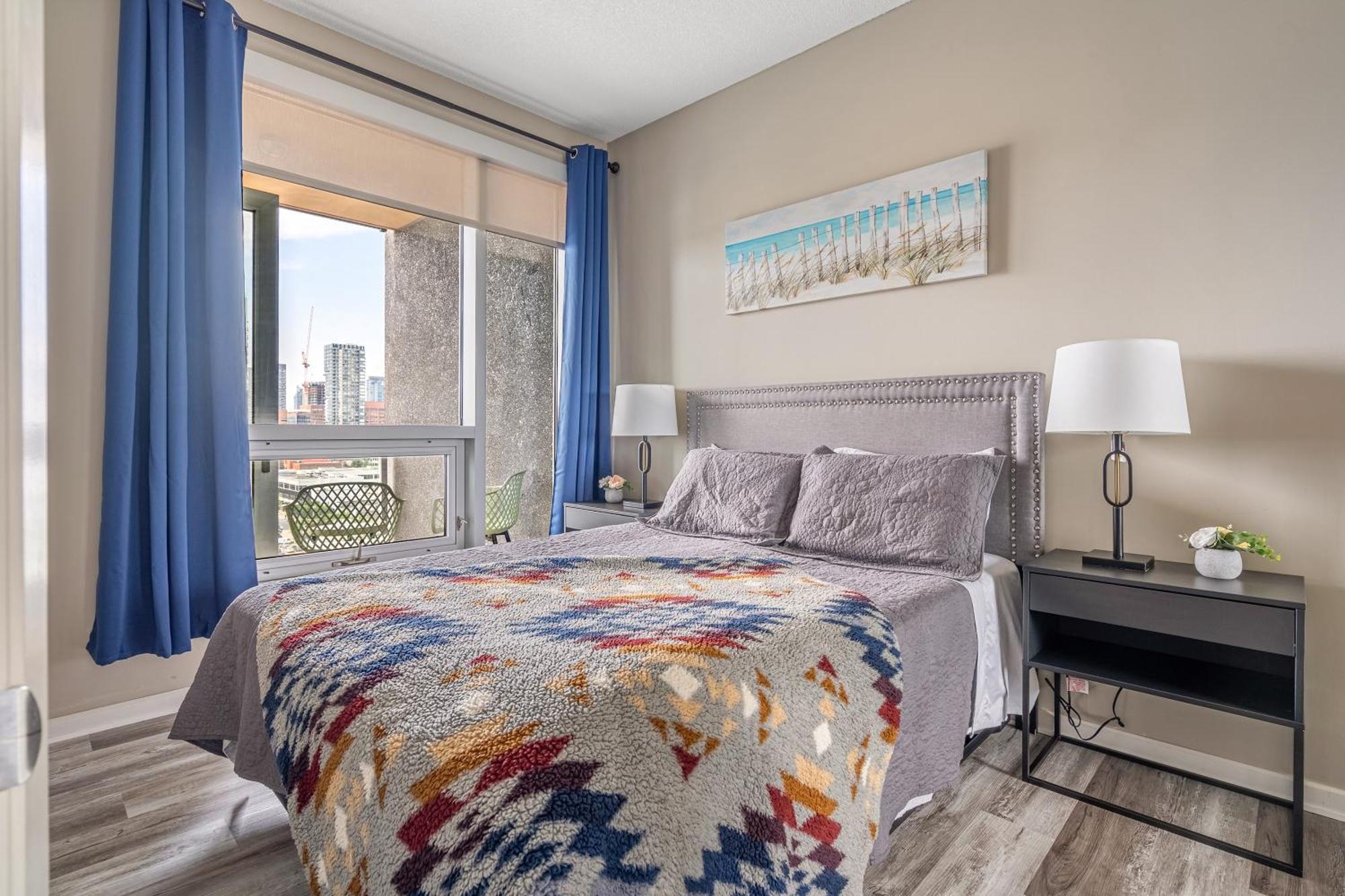 City Centre Retreat - 1Br Condo With Desk 卡加利 外观 照片
