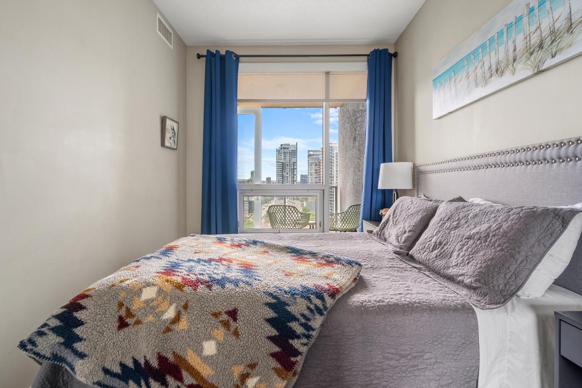 City Centre Retreat - 1Br Condo With Desk 卡加利 外观 照片